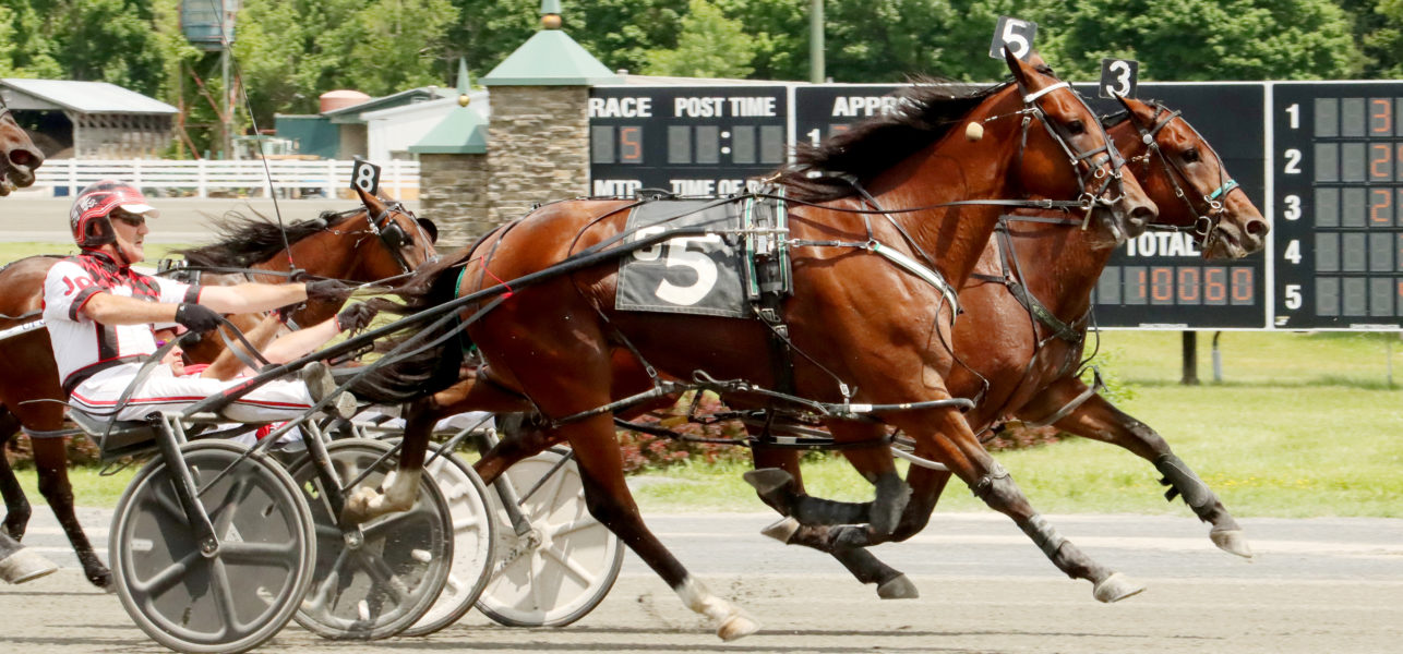 Twin B Deluxe & Jason Bartlett